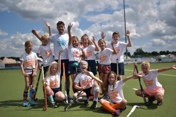 BOB ROOS GEEFT HOCKEYLES